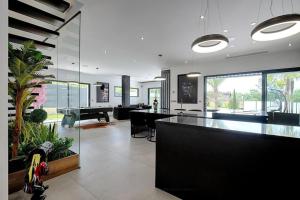 a large living room with a piano and a table at Villa Vice City -proche Eurexpo/Groupama stadium/LDLC Arena in Chamagnieu