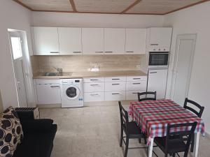 Kuchyň nebo kuchyňský kout v ubytování Jablanicki Refugium + 4 fotografie