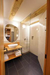 Ванная комната в Alpine Retreat Apartments Šurc