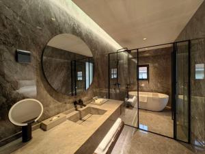Kylpyhuone majoituspaikassa Jiangnan House Yangcheng Lake Kunshan