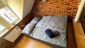 Posteľ alebo postele v izbe v ubytovaní Věžička u Vřídla (Tower apartment in centre)