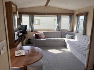 Quiet Situation 3 Bed 8 Berth Caravan with Decking 휴식 공간