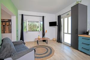 TV a/nebo společenská místnost v ubytování Armoniahousesuites