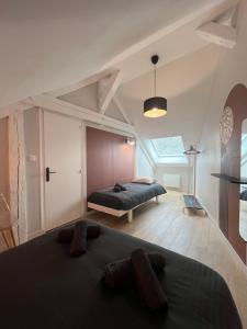 Ένα ή περισσότερα κρεβάτια σε δωμάτιο στο Appartement spacieux et lumineux proche du centre historique