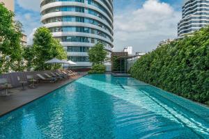 a swimming pool on the roof of a building at 舒適豪華高層 最佳位置 - 步行即可到達暹羅和中央世界 in Bangkok
