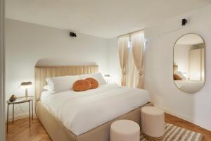 A bed or beds in a room at Duomo Luxury FillYourHomeWithLove Design Apartment