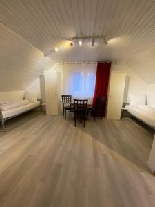 Ένα ή περισσότερα κρεβάτια σε δωμάτιο στο Monteuren Apartment Reutlingen