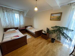 Katil atau katil-katil dalam bilik di Pod Dziką Różą