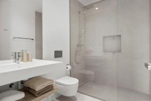 Een badkamer bij Exclusive VILLA IMAGINE MARBELLA breathtaking panoramic sea views heated infinity pool