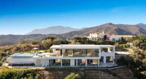 een afbeelding van een huis met bergen op de achtergrond bij Exclusive VILLA IMAGINE MARBELLA breathtaking panoramic sea views heated infinity pool in Benahavís
