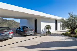 Afbeelding uit fotogalerij van Exclusive VILLA IMAGINE MARBELLA breathtaking panoramic sea views heated infinity pool in Benahavís
