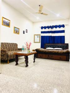 Ruang duduk di Pall Residency
