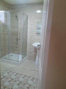 Foto dalla galleria di Cazare Slivuț Prislop a Silvaşu de Jos