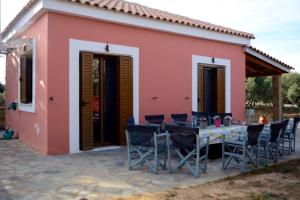 a house with a table and chairs in front of it at Villa Roza in Kástro Tornéze