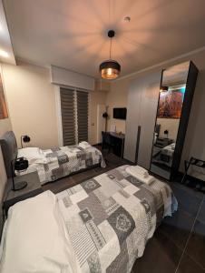 Кровать или кровати в номере Benedict Rooms