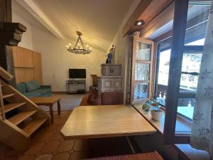 a living room with a wood stove in a room at Ferienwohnung Seidl Wohnung Violine in Mittenwald