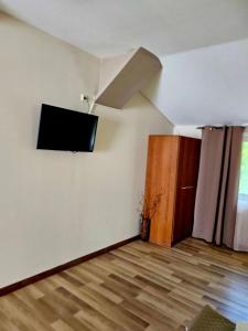 A television and/or entertainment centre at Orehite-Family Hotel ,Food & Pool