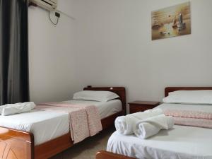 Postel nebo postele na pokoji v ubytování Hola Rooms