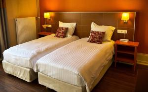 Garden & City Luxeuil Ex Le Métropole et Les Thermes客房内的一张或多张床位