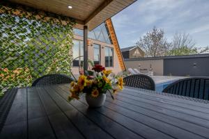 Balkón nebo terasa v ubytování Qafqaz Riveria Chalet + 19 fotografií