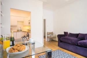 a living room with a couch and a table with a bowl of bread at 7 Mount Sion in Royal Tunbridge Wells