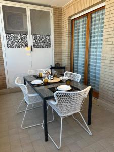 a black table and chairs on a patio at Miro Home II in Rome