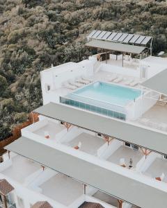 Бассейн в Blue Island Luxury Hotel Adults Only или поблизости