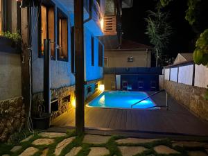 Bazén v ubytování Guest house Elit nebo v jeho okolí