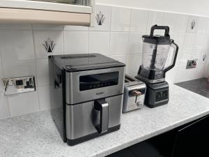 a kitchen counter with a blender and a toaster oven at Luxury Apartment in Surbiton, good access to London Waterloo in Surbiton