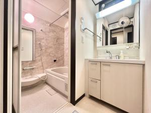 a bathroom with a tub and a sink and a toilet at Direct to every spots 4mins to station 4Lines for used Big House Family Direct Shinjuku Ikebukuro 3 Bedrooms Max for 8 people in Tokyo +25 photos