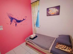 a bedroom with a bed and a pink wall at Camellia Residence ForestView 2BR 4Paxs near Seri Austin Mount Austin Johor Bahru in Johor Bahru