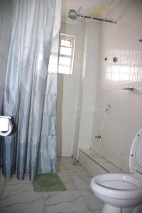 Vannituba majutusasutuses One bedroom unit with wi-fi & parking