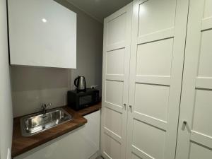 Kuchyň nebo kuchyňský kout v ubytování MEG Glamour Suite Milano vicino i Navigli