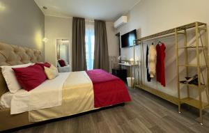 Postel nebo postele na pokoji v ubytování MEG Glamour Suite Milano vicino i Navigli