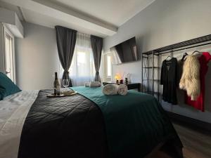 Postel nebo postele na pokoji v ubytování MEG Glamour Suite Milano vicino i Navigli