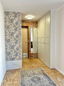 a room with a hallway with a door and a rug at Apartament Grottgera in Gdynia