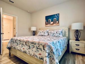 Postel nebo postele na pokoji v ubytování On Seabatical in Windmark Resort! - Bikes, Walk to Beach, Pool, Beach Gear, Golf Cart Avail!