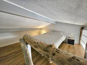 a bedroom with a bed in a attic at Mini Villa Bord de Mer - Idylle BY MONARCA in San-Nicolao