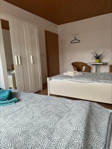 A bed or beds in a room at Wohnung 3 in der 1.Etage