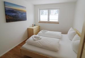Ένα ή περισσότερα κρεβάτια σε δωμάτιο στο Haus Wiesenquelle - Fewo 1 "Schlüchtsee", Feldberg