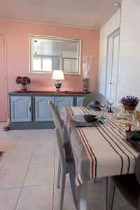 Kuchyň nebo kuchyňský kout v ubytování Au Gîte d'Isigny - Maison de vacances - Normandie