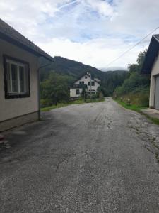 an empty road next to a house and a building at Urlaub am Bauernhof in Trattenbach