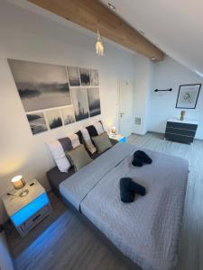 Ένα ή περισσότερα κρεβάτια σε δωμάτιο στο Ammersee Design Penthouse
