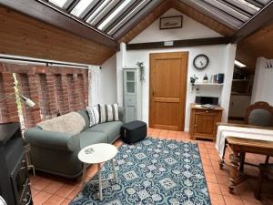 Kuchyň nebo kuchyňský kout v ubytování Landhaus up de Warft - Backhaus