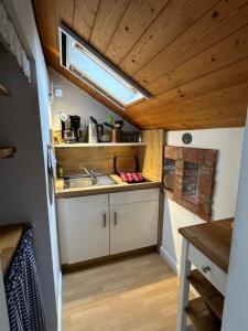 Kuchyň nebo kuchyňský kout v ubytování Landhaus up de Warft - Backhaus