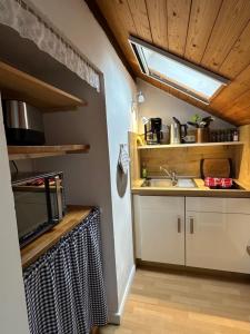 Kuchyň nebo kuchyňský kout v ubytování Landhaus up de Warft - Backhaus