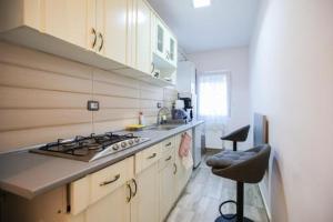 a kitchen with a stove and a counter top at BIUTI in Târgu-Mureş
