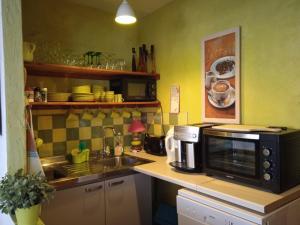 Cucina o angolo cottura di Appartements & Chambres Les Loges du Capucin