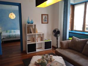 Letto o letti in una camera di Appartements & Chambres Les Loges du Capucin