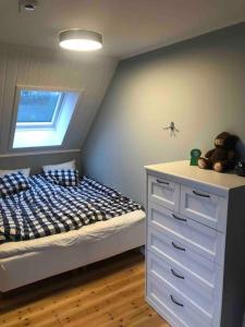 Łóżko lub łóżka w pokoju w obiekcie Östragården